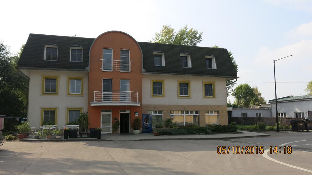 Hotel Ned Hockey Nymburk Exterior foto